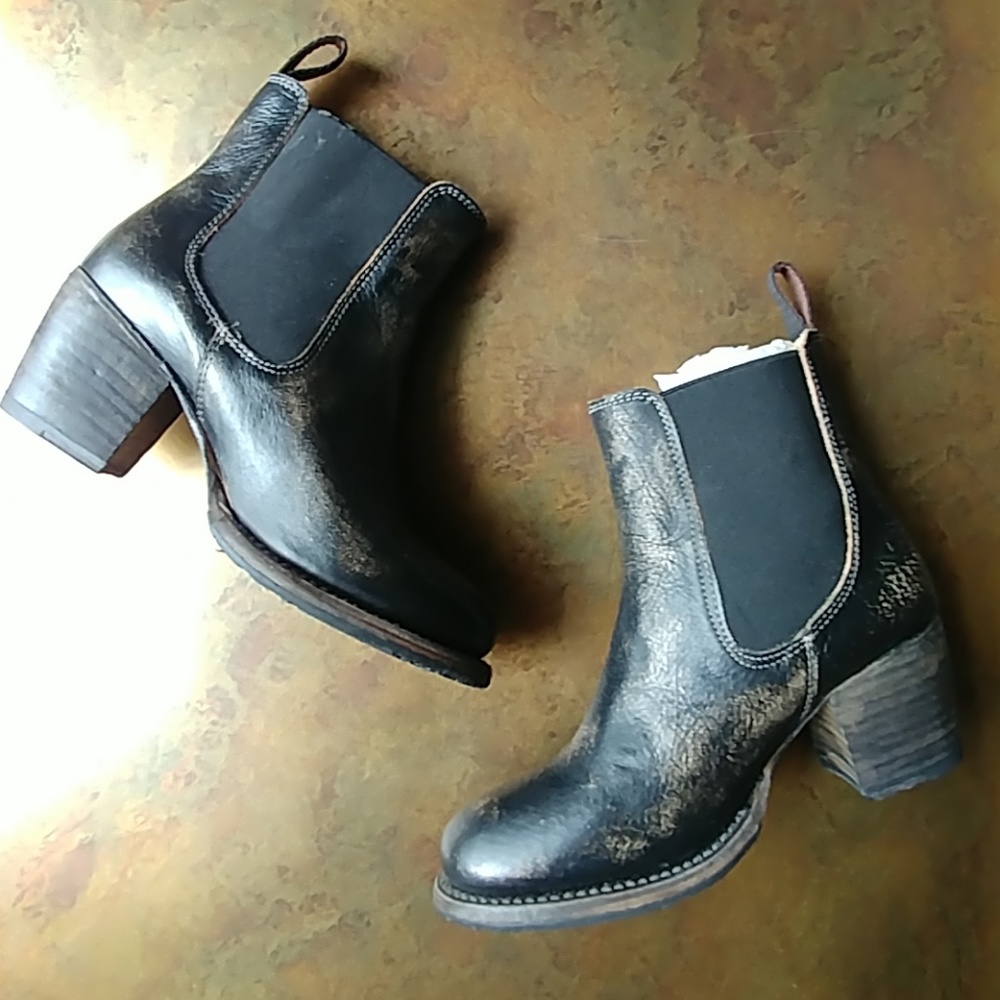 Size 6 1/2 Bed Stu boots